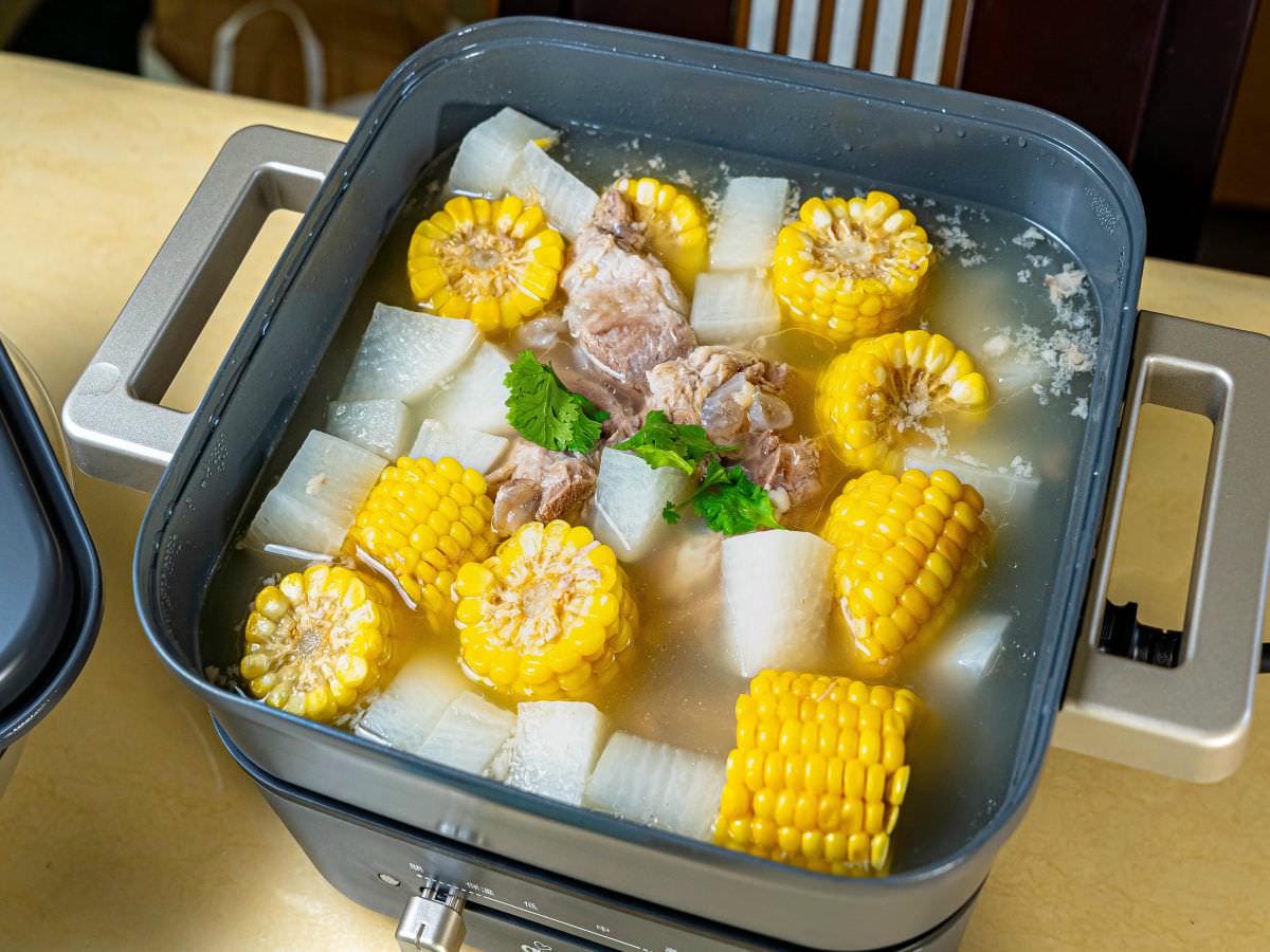 蘿蔔玉米軟骨湯食譜│超簡單!新手料理也能上手,用這個偷吃步方法,縮短熬湯時間,真是太讚了~ - 第4張圖 蘿蔔玉米軟骨湯食譜│超簡單!新手料理也能上手,用這個偷吃步方法,縮短熬湯時間,真是太讚了~