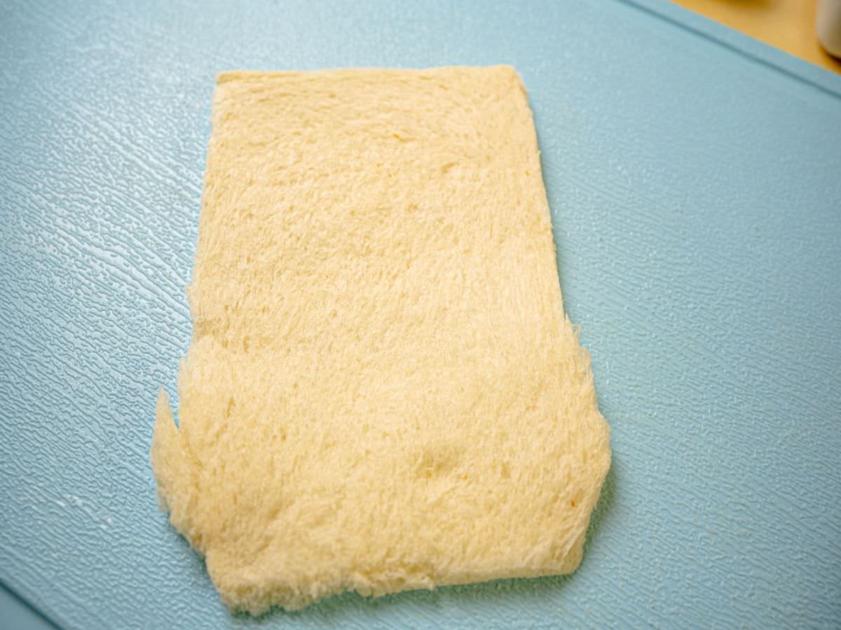 蔥花肉鬆吐司捲食譜│免揉麵糰！把吃不完的吐司做成創意料理，輕鬆簡單，10分鐘就可以上桌，當野餐食物也可以