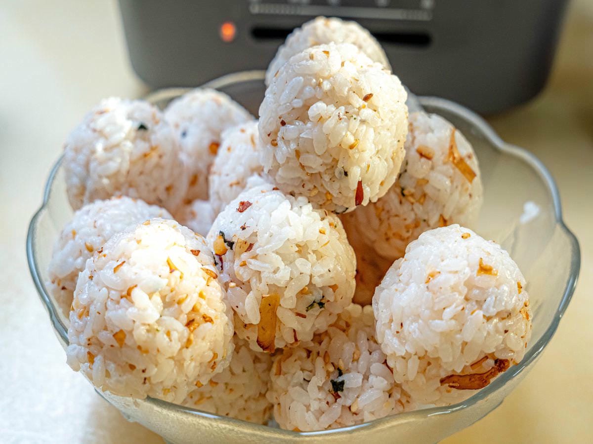 肉鬆烤飯球食譜│作法超簡單、用料也簡單!迷你烤飯球,焦脆有口感,適合親子DIY,也適合做為野餐食物唷! - 第4張圖 肉鬆烤飯球食譜│作法超簡單、用料也簡單!迷你烤飯球,焦脆有口感,適合親子DIY,也適合做為野餐食物唷!