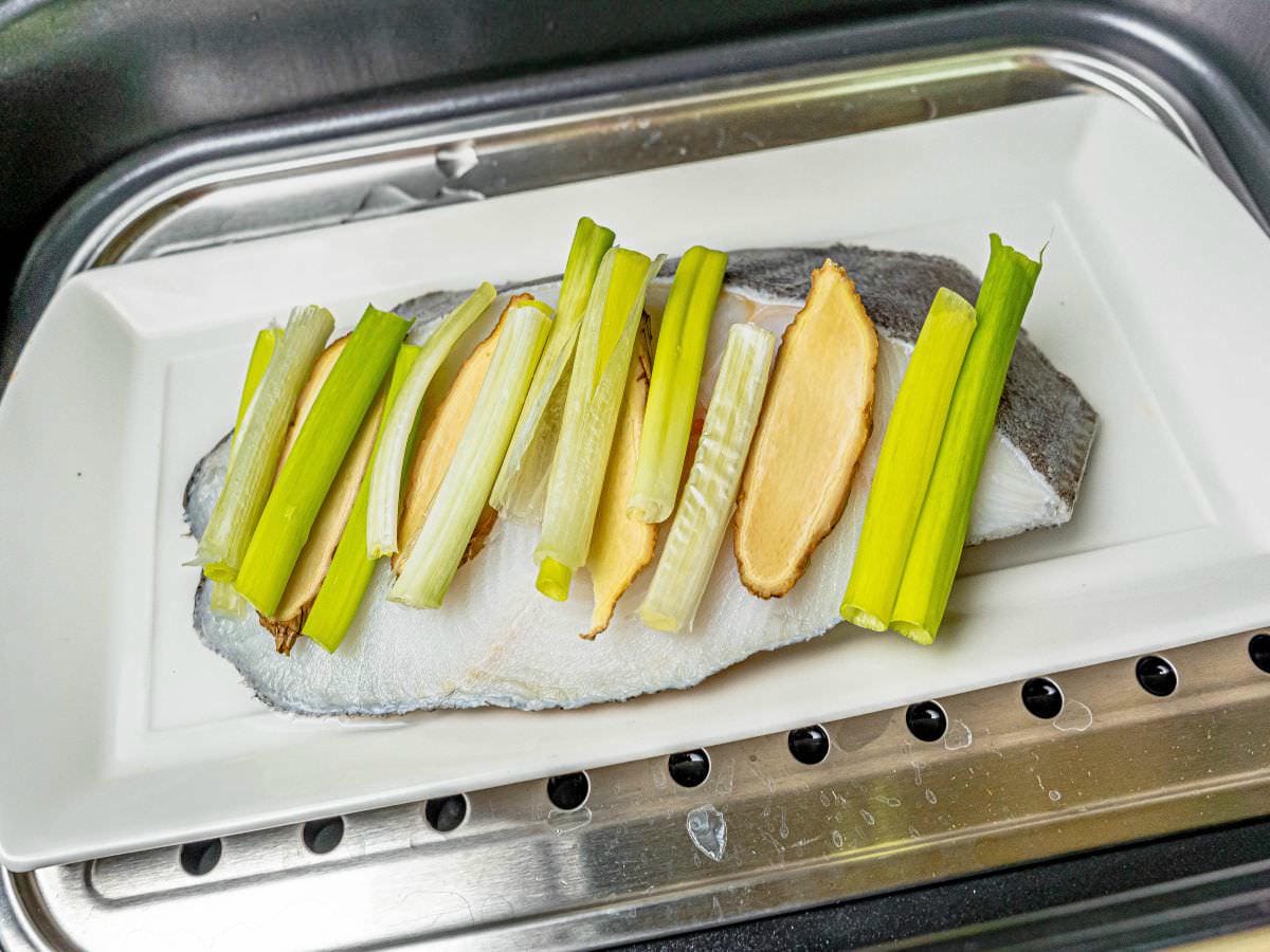 泰式檸檬鱈魚食譜│泰國菜自己動手也能做！輕鬆簡單15分鐘就能完成，酸香開胃，炎炎夏日最適合~