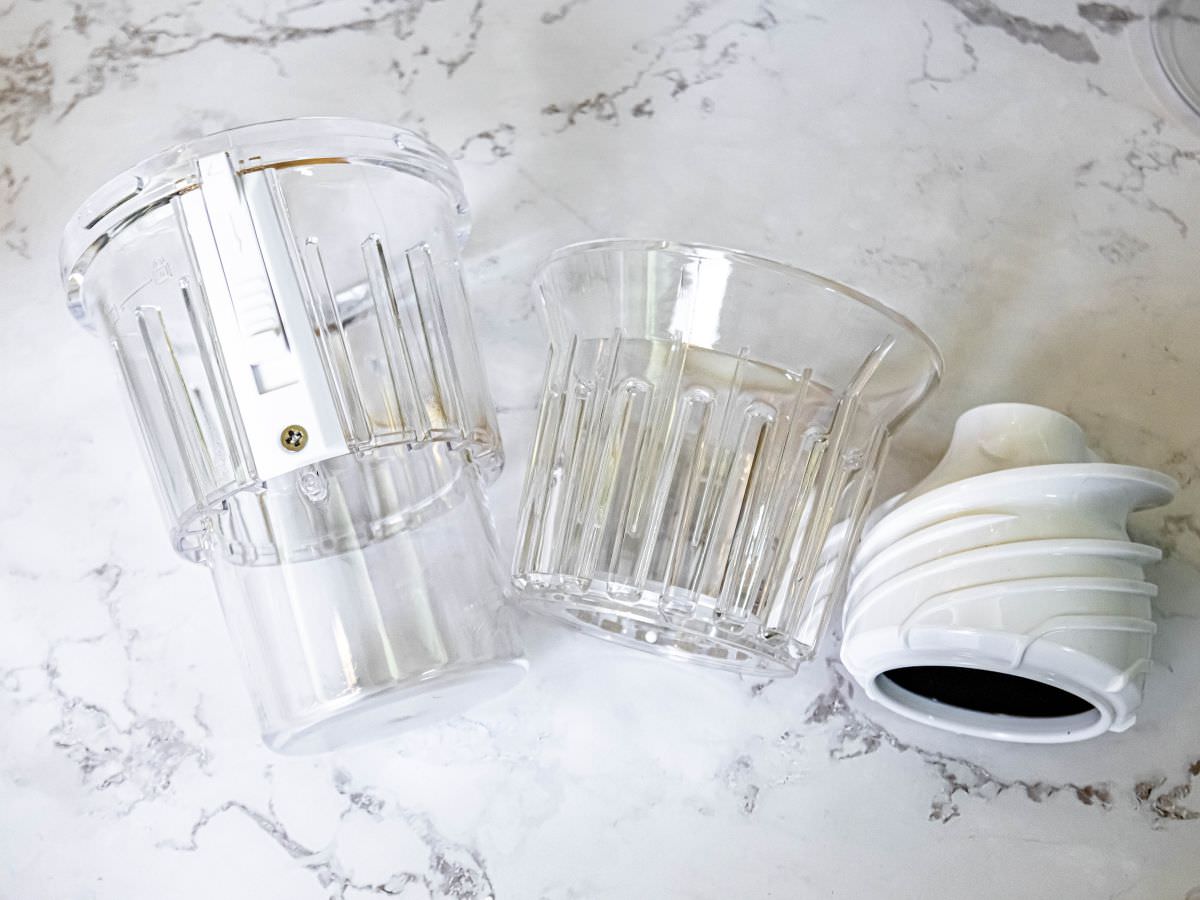 kinyo隨行蔬果慢磨機│100%原汁原萃，果汁果渣自動分離，低速慢榨保留果汁的營養，採TYPE C充電，露營、野餐也能使用！