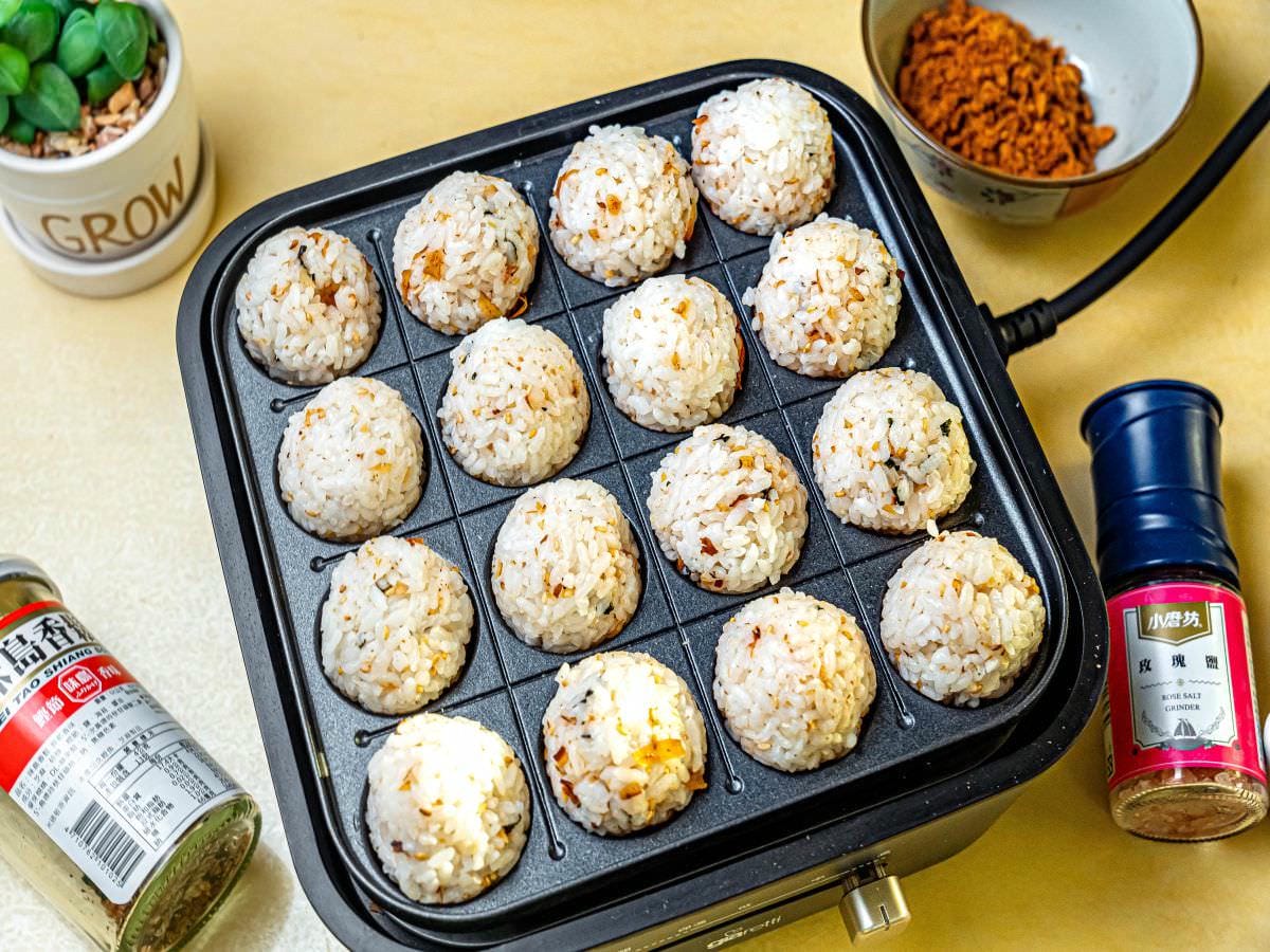 肉鬆烤飯球食譜│作法超簡單、用料也簡單!迷你烤飯球,焦脆有口感,適合親子DIY,也適合做為野餐食物唷! - 第5張圖 肉鬆烤飯球食譜│作法超簡單、用料也簡單!迷你烤飯球,焦脆有口感,適合親子DIY,也適合做為野餐食物唷!