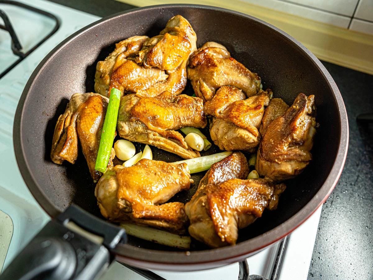 檸檬可樂滷棒棒腿食譜│滷棒棒腿免滷包！用可樂最easy，搭配檸檬微微的酸甜滋味，簡單又下飯！