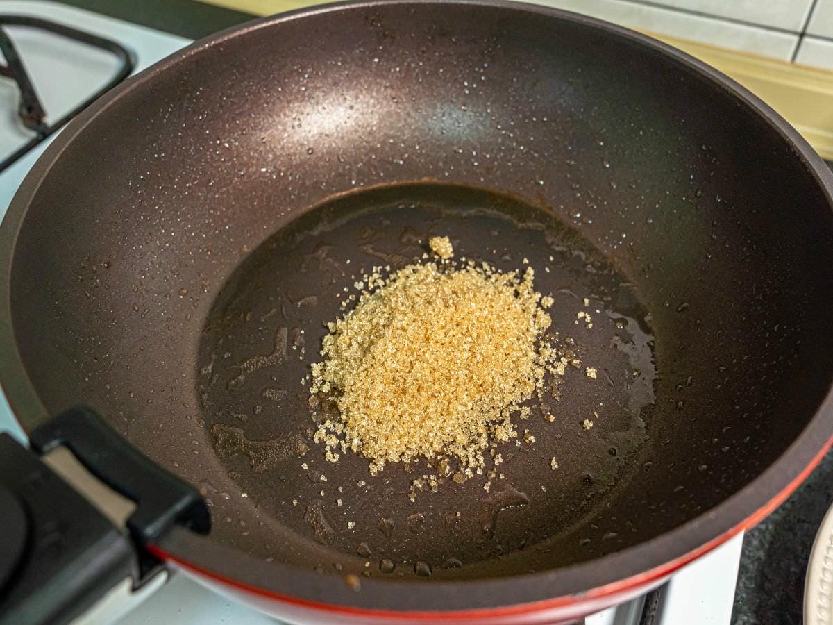 鳳梨蔭瓜滷肉食譜│家常滷五花肉好簡單,不用放滷包,加上這二樣東西,吃起來鹹、甜、香超下飯,連醬汁都不放過! - 第6張圖 鳳梨蔭瓜滷肉食譜│家常滷五花肉好簡單,不用放滷包,加上這二樣東西,吃起來鹹、甜、香超下飯,連醬汁都不放過!