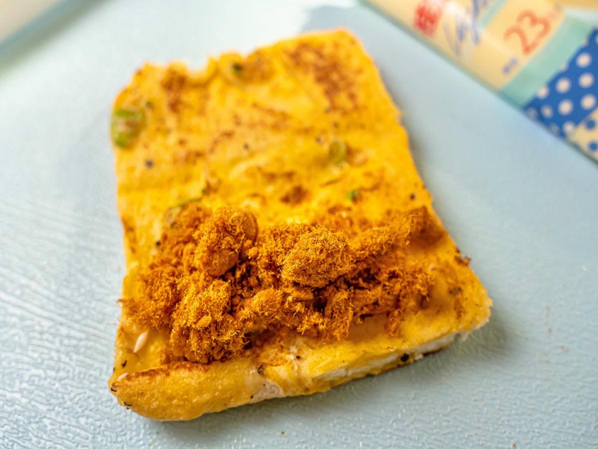 蔥花肉鬆吐司捲食譜│免揉麵糰！把吃不完的吐司做成創意料理，輕鬆簡單，10分鐘就可以上桌，當野餐食物也可以