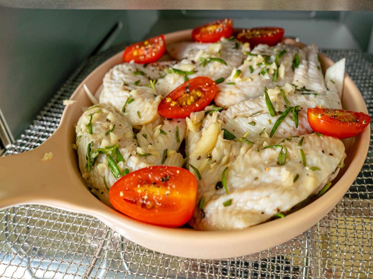 迷迭香檸檬烤雞翅食譜│超簡單！0失敗率，免顧爐火，輕鬆就能做酸香滋味的烤雞翅，指吮回味！！