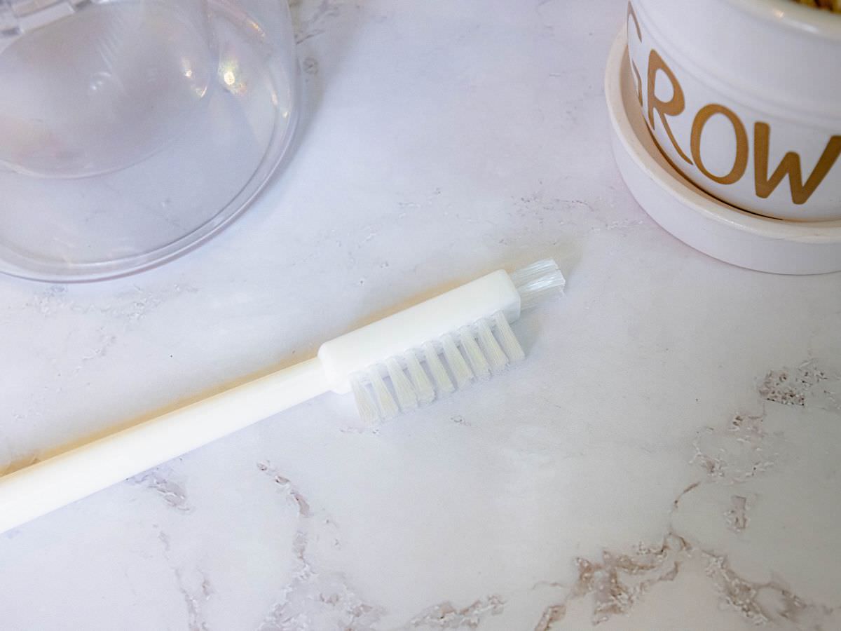 kinyo隨行蔬果慢磨機│100%原汁原萃，果汁果渣自動分離，低速慢榨保留果汁的營養，採TYPE C充電，露營、野餐也能使用！