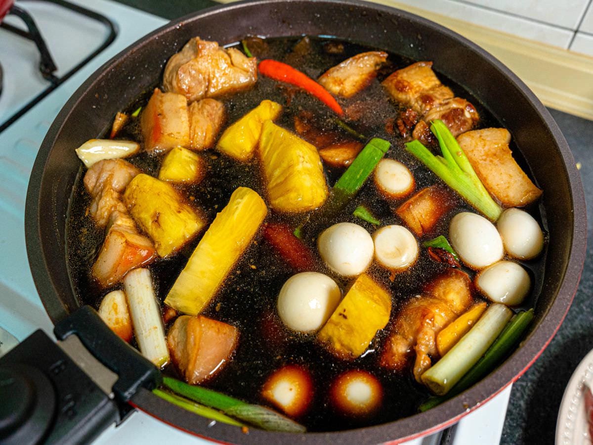 鳳梨蔭瓜滷肉食譜│家常滷五花肉好簡單,不用放滷包,加上這二樣東西,吃起來鹹、甜、香超下飯,連醬汁都不放過! - 第8張圖 鳳梨蔭瓜滷肉食譜│家常滷五花肉好簡單,不用放滷包,加上這二樣東西,吃起來鹹、甜、香超下飯,連醬汁都不放過!