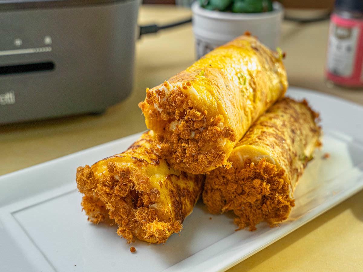 蔥花肉鬆吐司捲食譜│免揉麵糰！把吃不完的吐司做成創意料理，輕鬆簡單，10分鐘就可以上桌，當野餐食物也可以