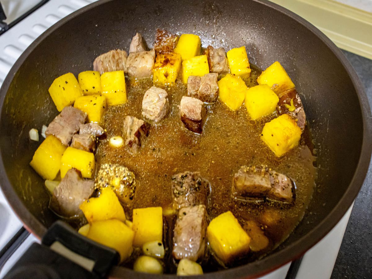 黑胡椒鳳梨牛肉粒食譜│超簡單料理食譜!用水果入菜,多汁又解膩,拿來做便當菜的主食也很適合唷! - 第8張圖 黑胡椒鳳梨牛肉粒食譜│超簡單料理食譜!用水果入菜,多汁又解膩,拿來做便當菜的主食也很適合唷!