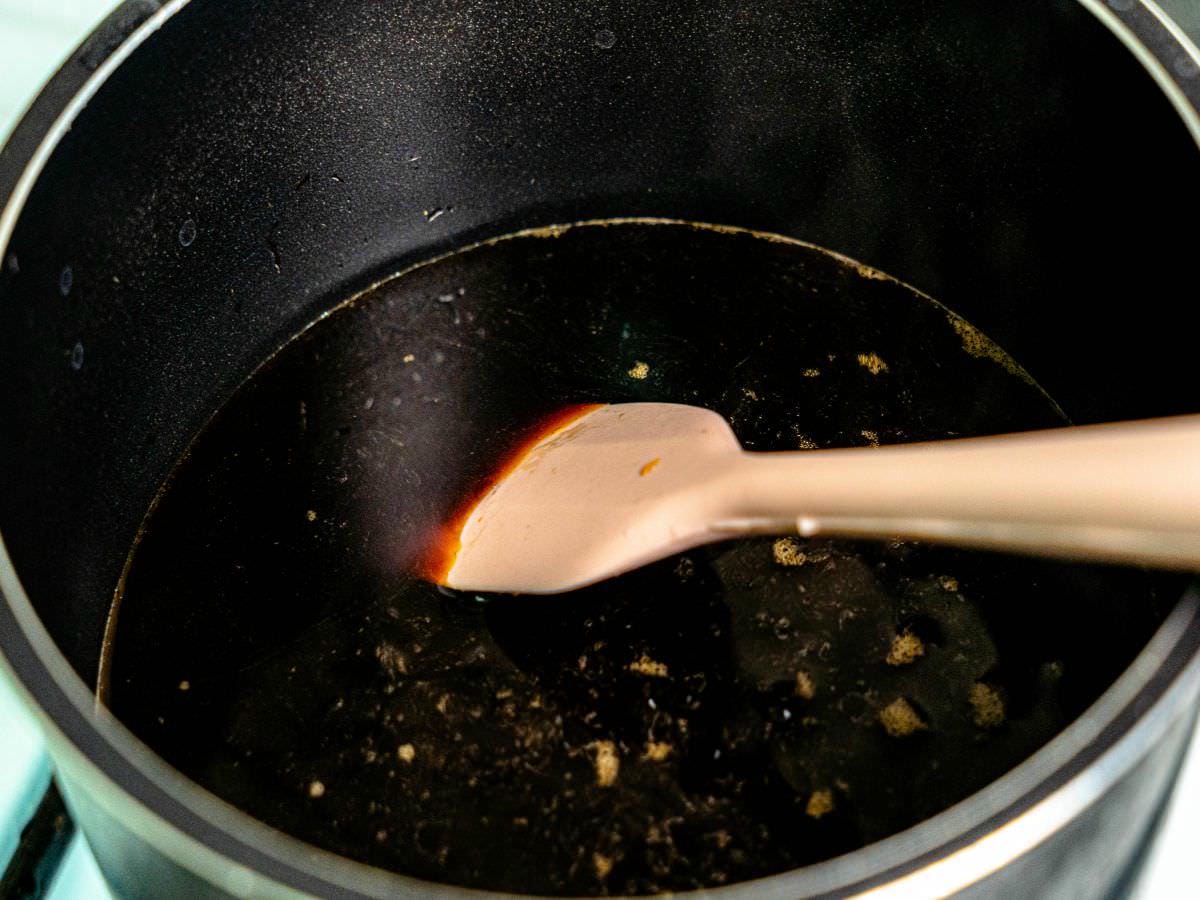 黑糖糕食譜│免烤箱甜點！自製台式古早味甜點澎湖黑糖糕好簡單，擁有黑糖香氣，口感Q彈