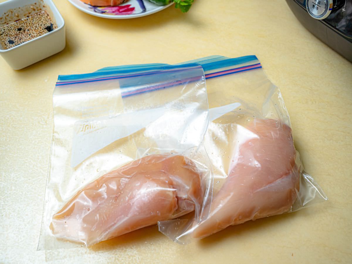 舒肥涼拌雞絲食譜│無油煙!超簡單好上手的冰箱常備菜,低脂、高蛋白,增肌減脂好選擇! - 第3張圖 舒肥涼拌雞絲食譜│無油煙!超簡單好上手的冰箱常備菜,低脂、高蛋白,增肌減脂好選擇!