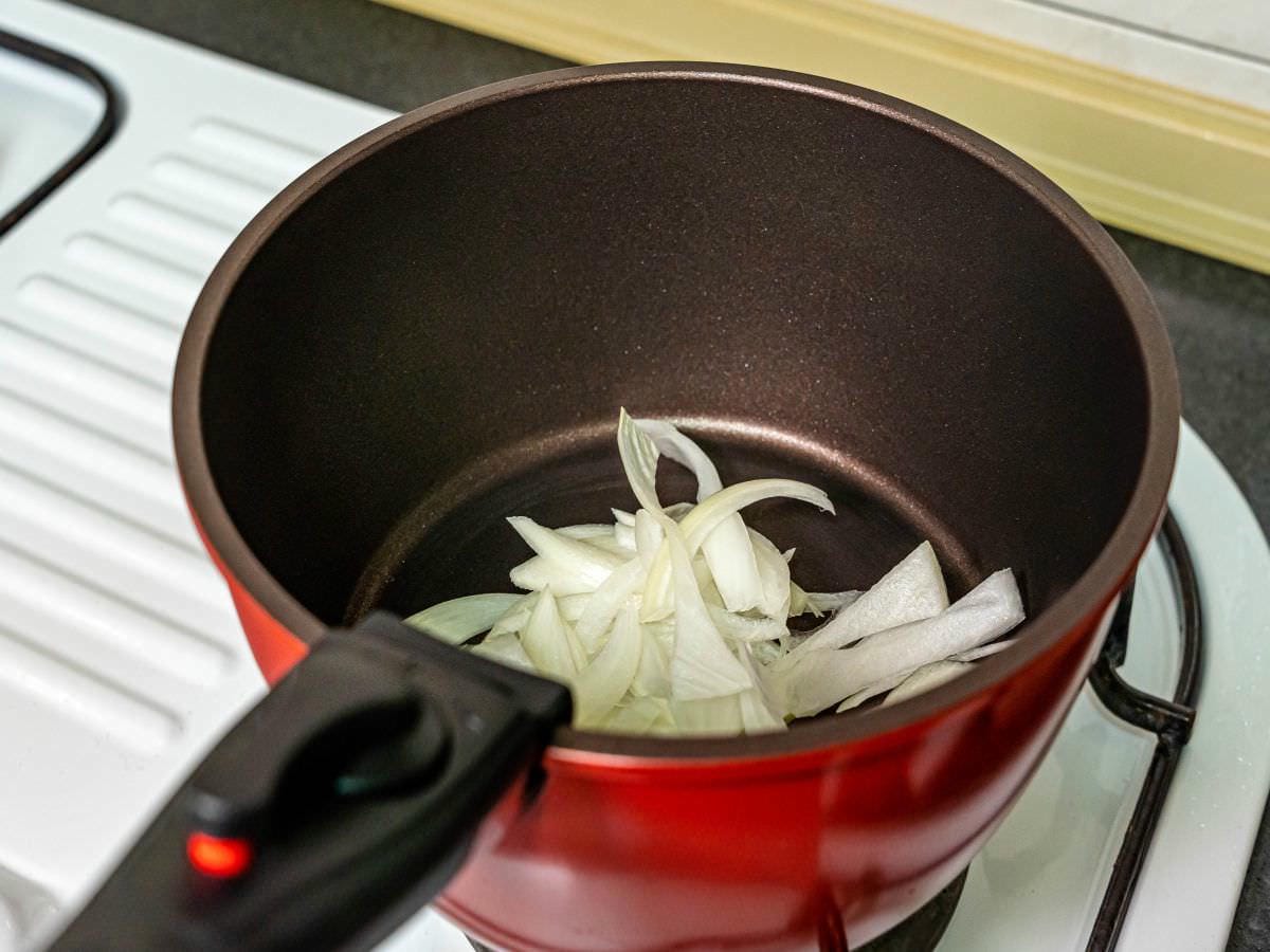 菇菇味噌湯食譜│超簡單！煮味噌湯不死鹹的秘訣原來順序有關係，掌控訣竅自己在家就能輕鬆煮味噌湯