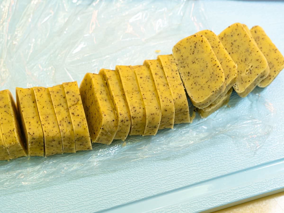 伯爵紅茶餅干食譜│自製手工伯爵紅茶餅干好簡單!酥脆可口,茶香濃郁,讓人忍不住一口接著一口~~ - 第10張圖 伯爵紅茶餅干食譜│自製手工伯爵紅茶餅干好簡單!酥脆可口,茶香濃郁,讓人忍不住一口接著一口~~