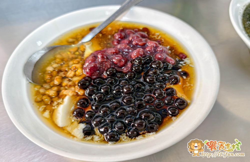 余足古早味豆花│高雄巷弄裡的隱藏版甜品老店，傳承二代的古早味豆花，每日現做、配料講究，一碗簡單卻讓人一吃就回訪