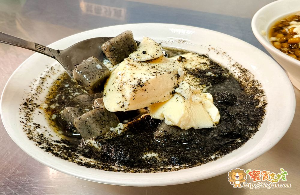 余足古早味豆花│高雄巷弄裡的隱藏版甜品老店，傳承二代的古早味豆花，每日現做、配料講究，一碗簡單卻讓人一吃就回訪