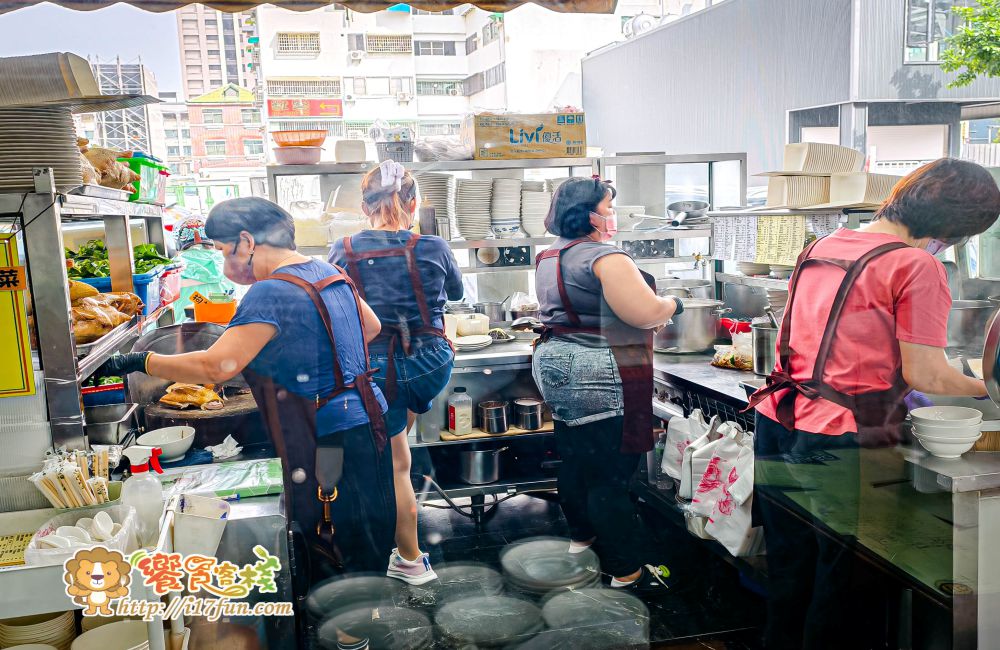 正宗鴨肉飯│高雄必吃人氣小吃！連米其林必比登都推薦，從主食到小菜，樣樣都美味~