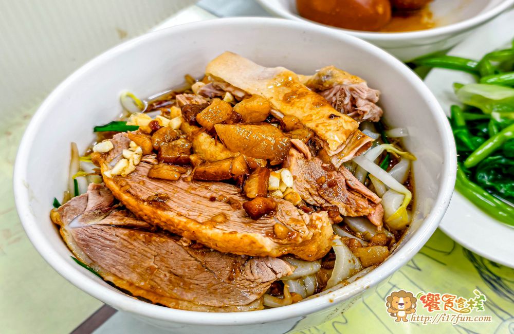 正宗鴨肉飯│高雄必吃人氣小吃！連米其林必比登都推薦，從主食到小菜，樣樣都美味~