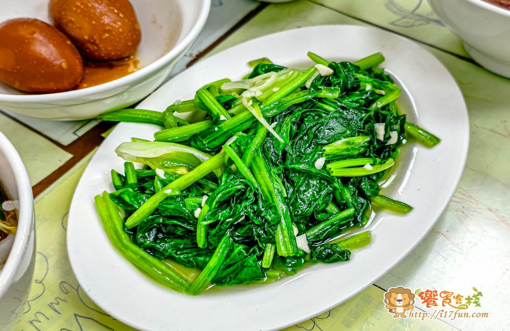 正宗鴨肉飯│高雄必吃人氣小吃！連米其林必比登都推薦，從主食到小菜，樣樣都美味~