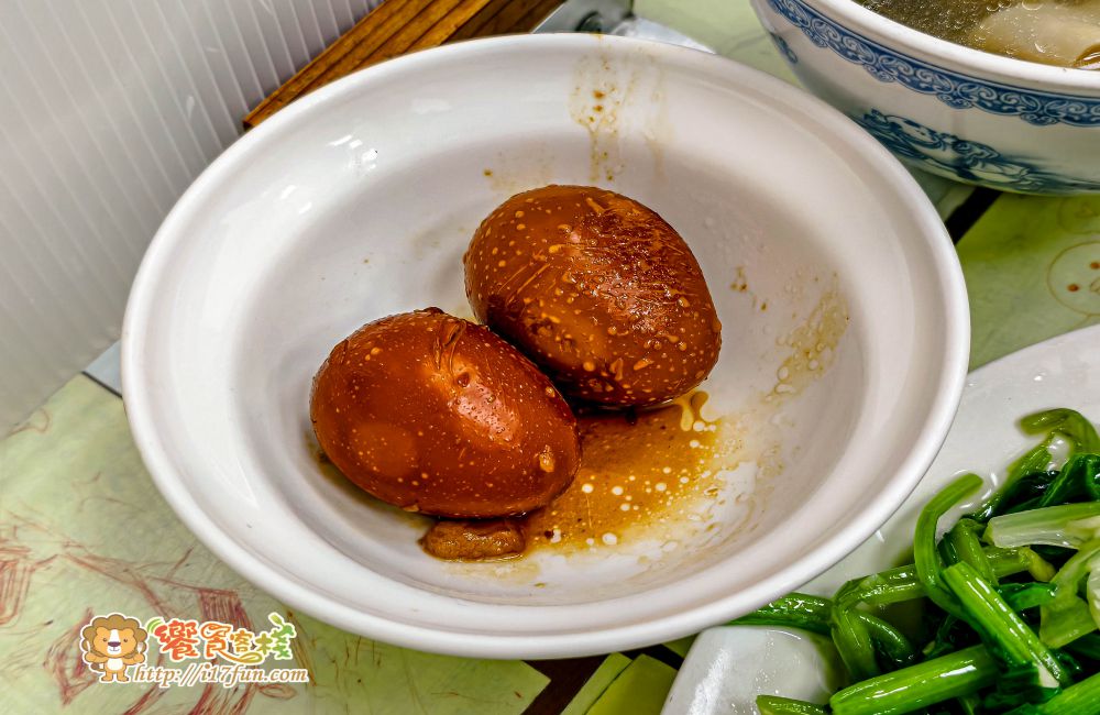 正宗鴨肉飯│高雄必吃人氣小吃！連米其林必比登都推薦，從主食到小菜，樣樣都美味~