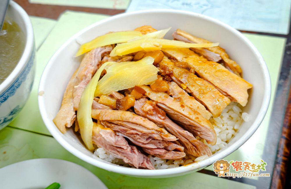 正宗鴨肉飯│高雄必吃人氣小吃！連米其林必比登都推薦，從主食到小菜，樣樣都美味~