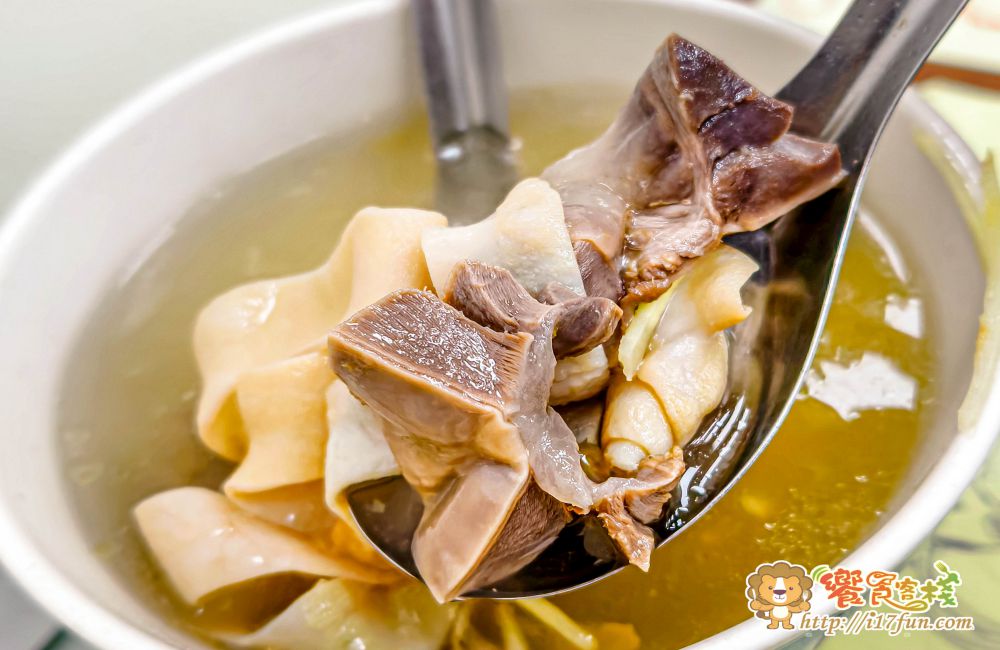 正宗鴨肉飯│高雄必吃人氣小吃！連米其林必比登都推薦，從主食到小菜，樣樣都美味~