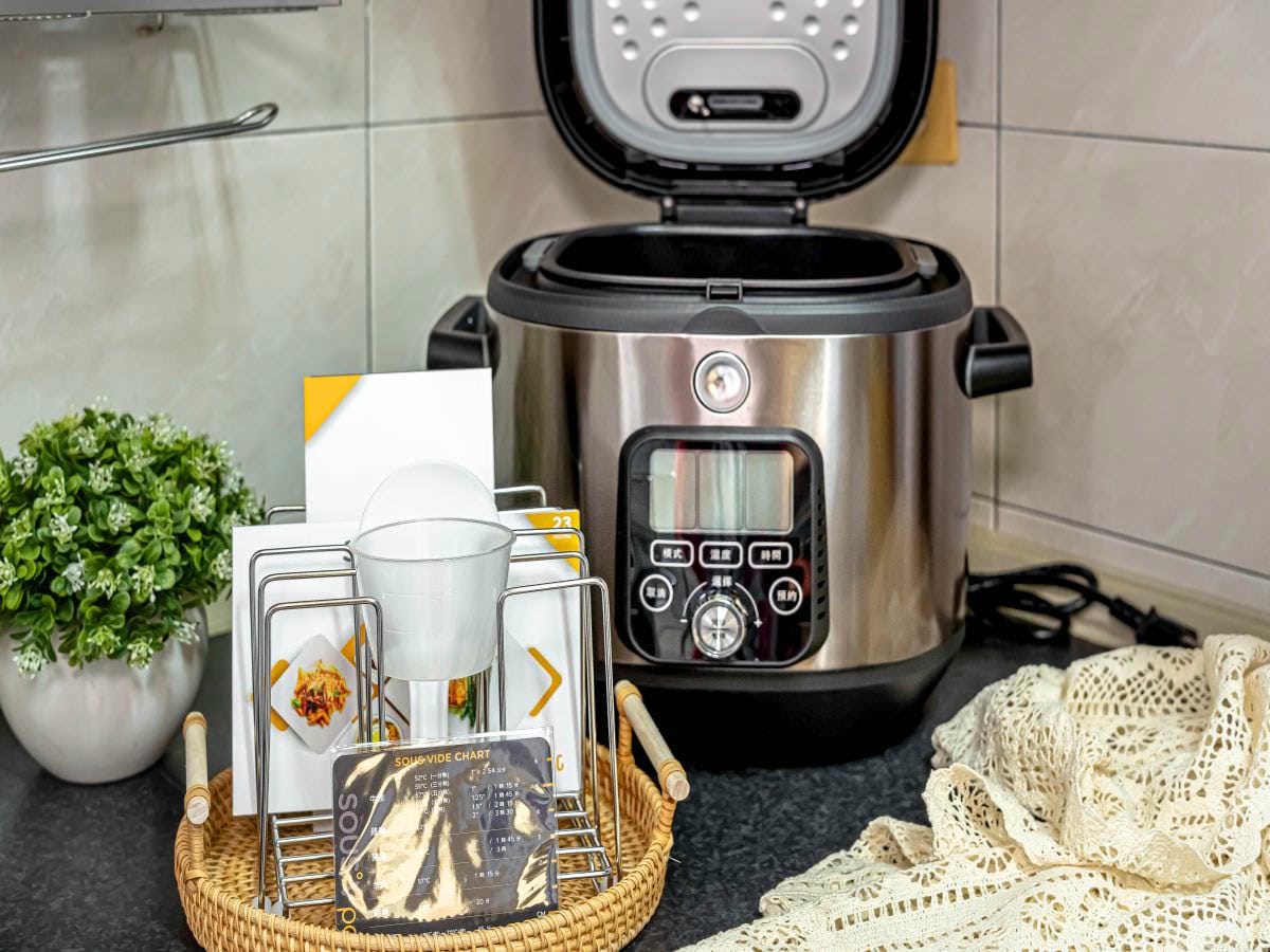 SOUSV pot 舒肥萬用鍋│廚房神隊友！擁有七大功能，一台就能料理 200 種以上不同的菜色