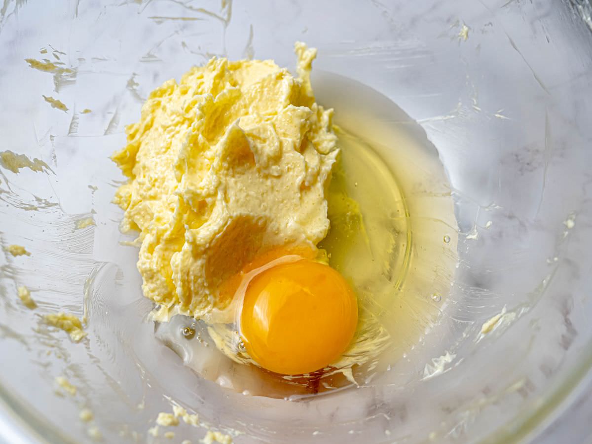 手工芝麻蛋捲食譜│只要有平底鍋，不需要模具、不用烤箱，也能在家輕鬆自製手工蛋捲~