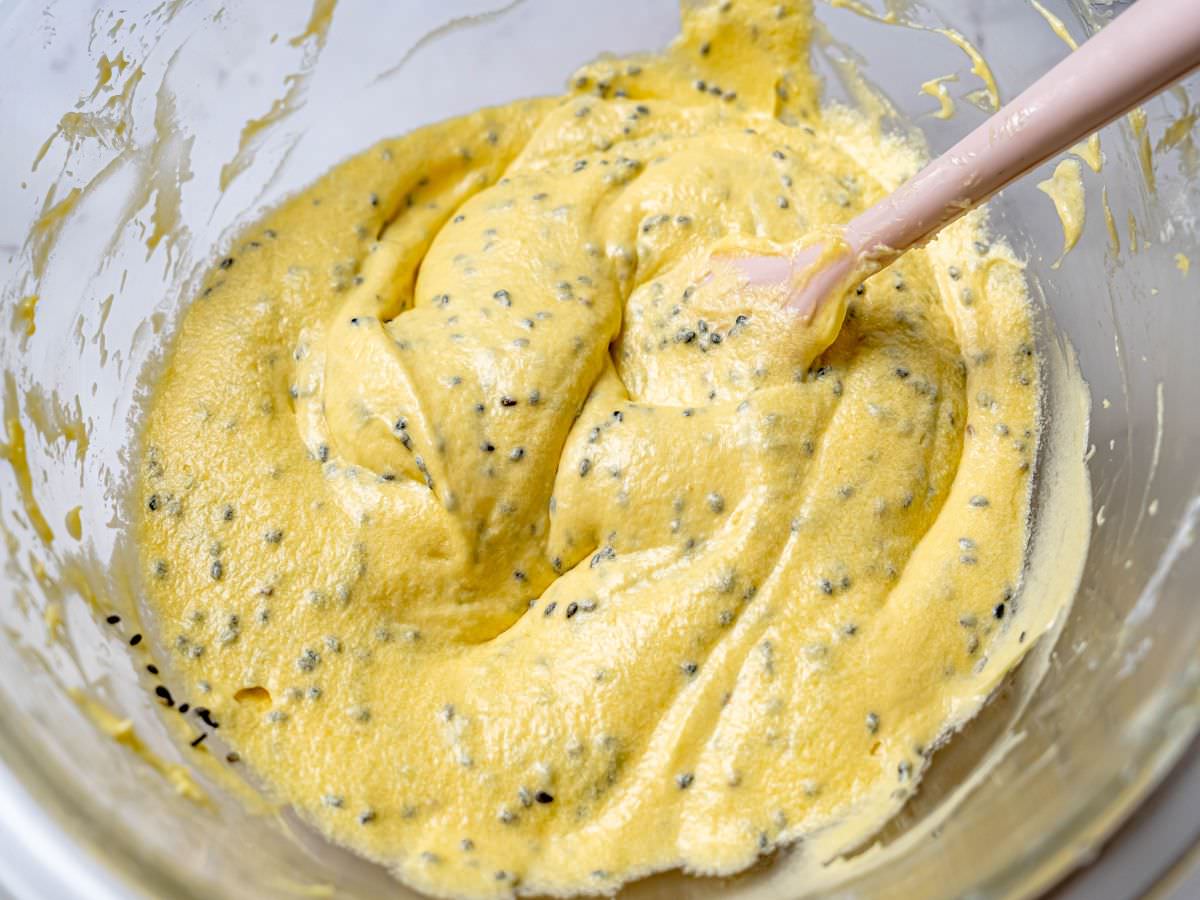 手工芝麻蛋捲食譜│只要有平底鍋，不需要模具、不用烤箱，也能在家輕鬆自製手工蛋捲~