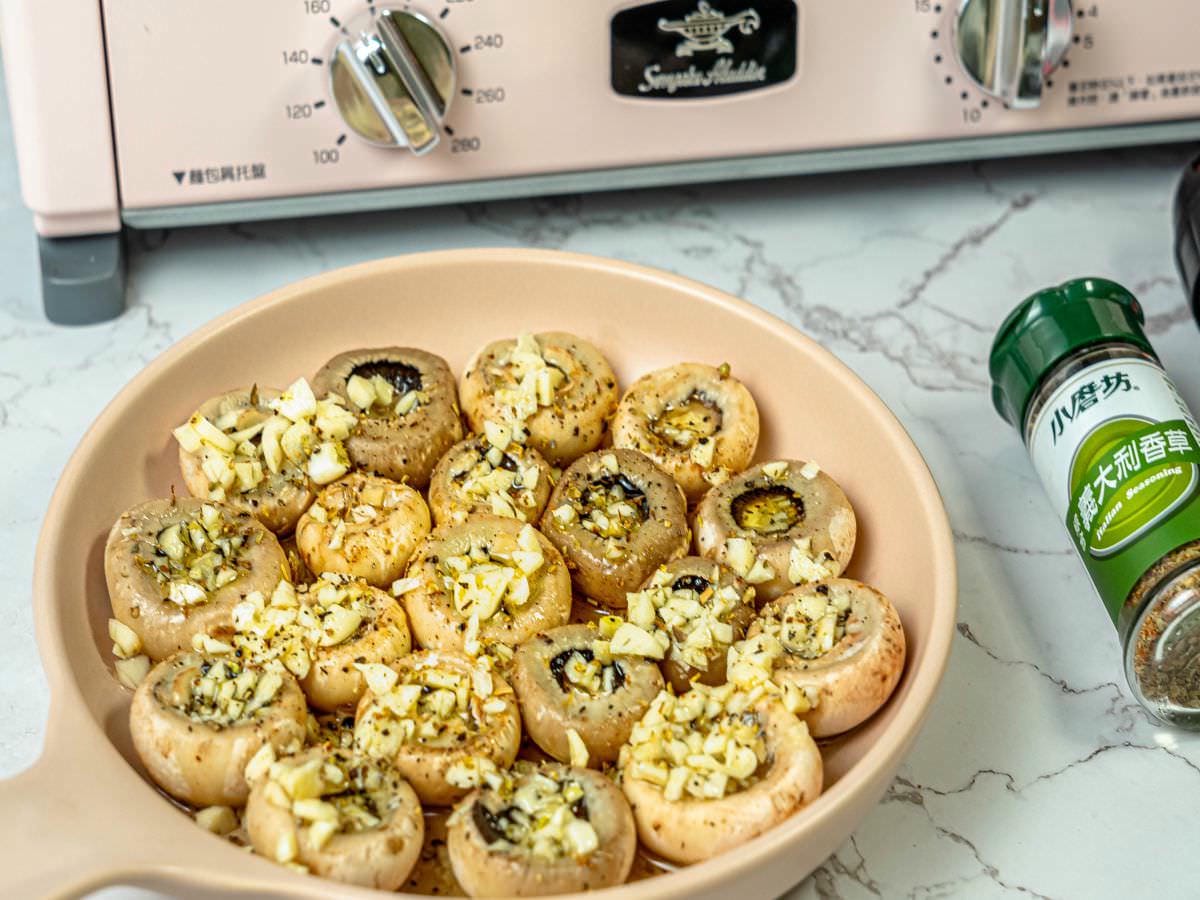 焦糖滷豆腐食譜│超簡單又下飯的銅板料理！運用一個小技巧，不油炸、不油煎一樣可以非常入味