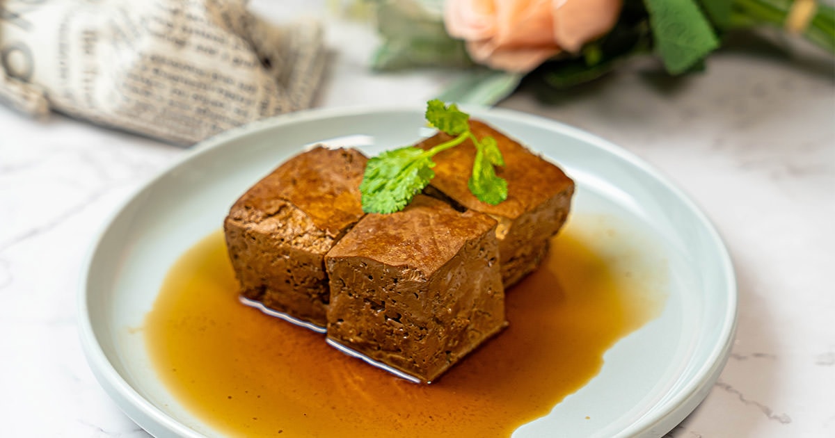 焦糖滷豆腐食譜│超簡單又下飯的銅板料理！運用一個小技巧，不油炸、不油煎一樣可以非常入味