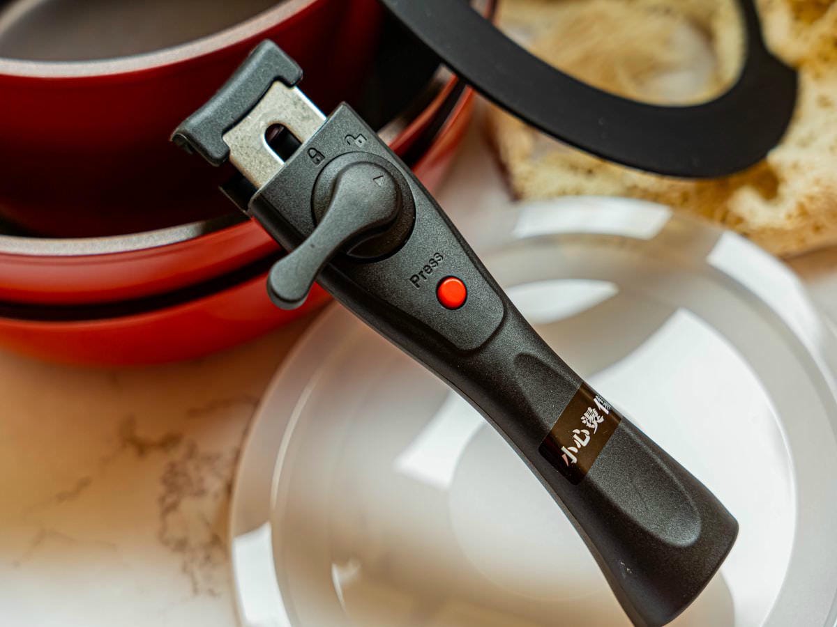 KOIZUMI 日本小泉不沾平底鍋六件組｜可以直接放烤箱、放冰箱，擁有可拆式把手，方便堆疊收納，6件組竟2000有找