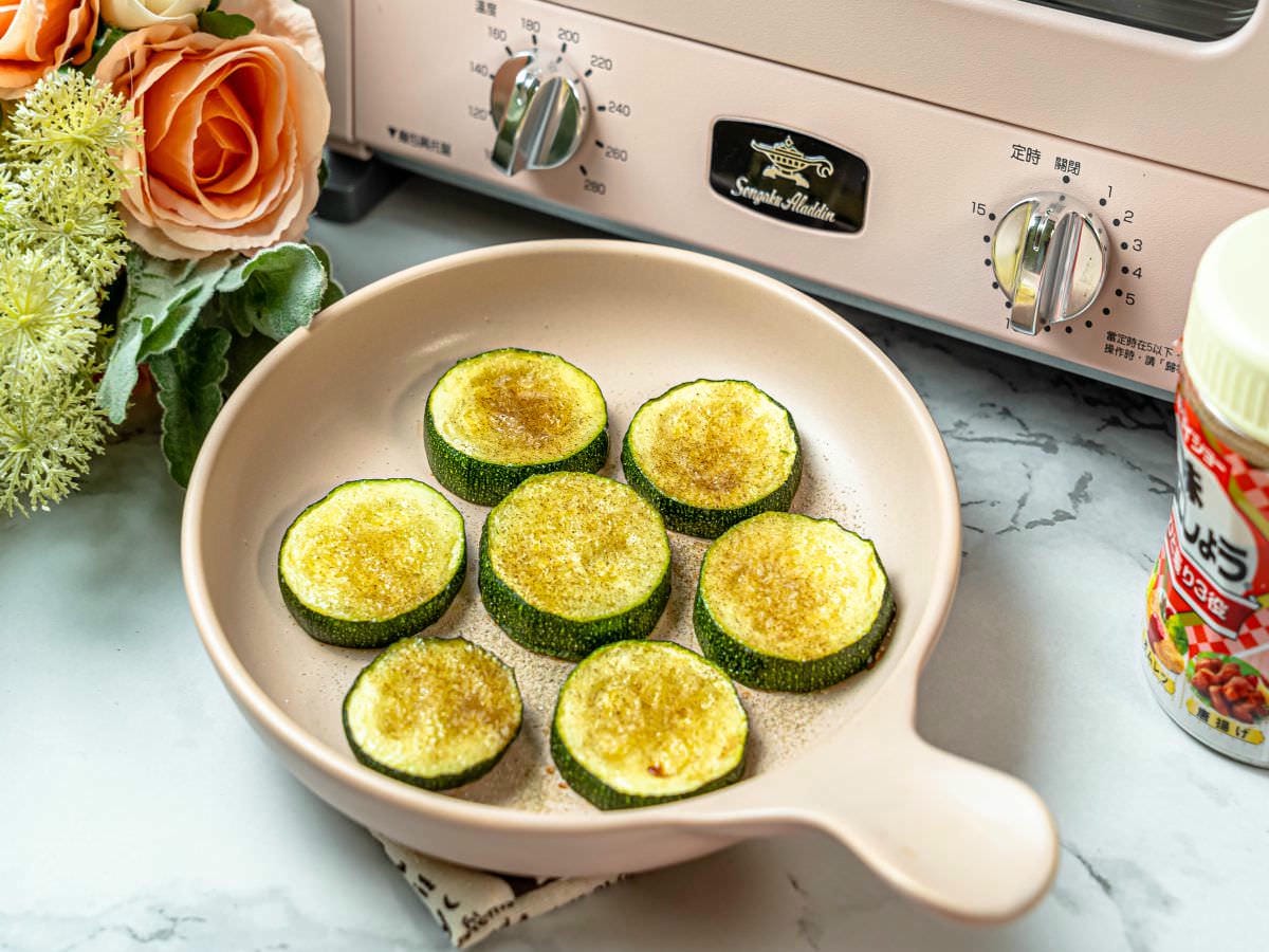 烤櫛瓜食譜│超簡單,無油煙料理,0廚藝也能輕鬆完成,低GI、低熱量,懶人料理,多汁又鮮甜 - 第4張圖 烤櫛瓜食譜│超簡單,無油煙料理,0廚藝也能輕鬆完成,低GI、低熱量,懶人料理,多汁又鮮甜