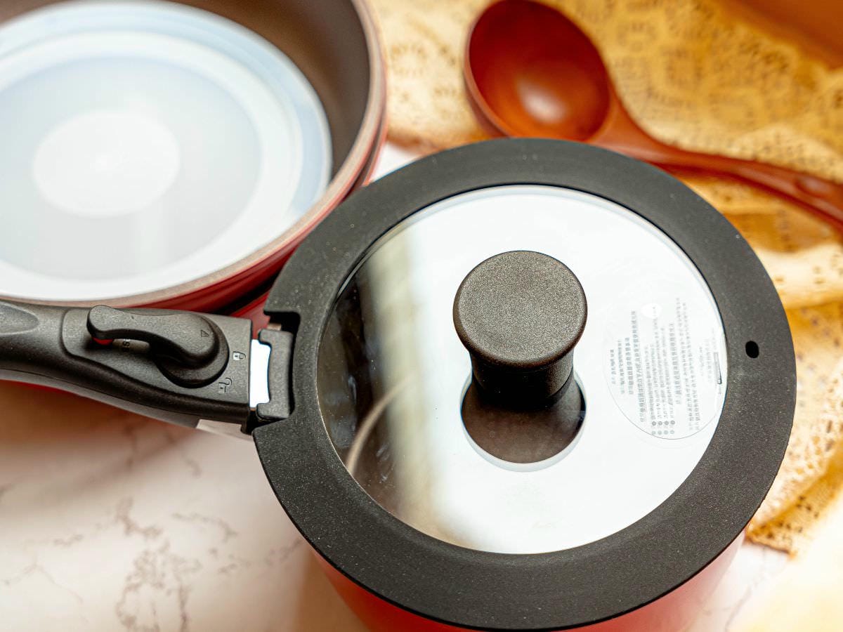 KOIZUMI 日本小泉不沾平底鍋六件組｜可以直接放烤箱、放冰箱，擁有可拆式把手，方便堆疊收納，6件組竟2000有找