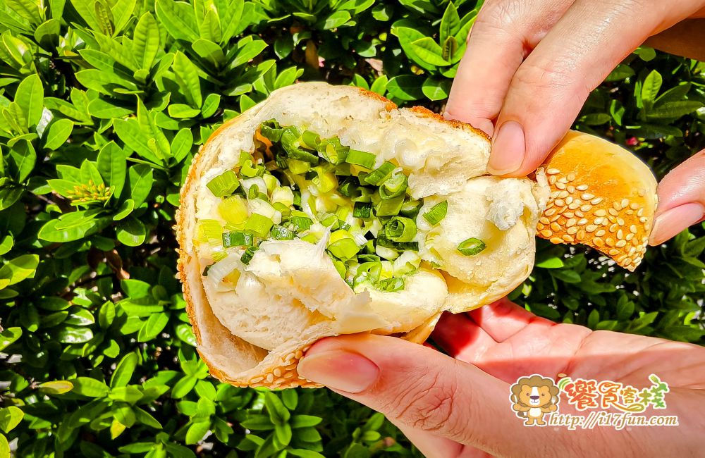周胖子黃橋燒餅│高雄20多年老店！門面低調不顯眼，每天現烤出爐就排隊的人氣燒餅，甜鹹通通有
