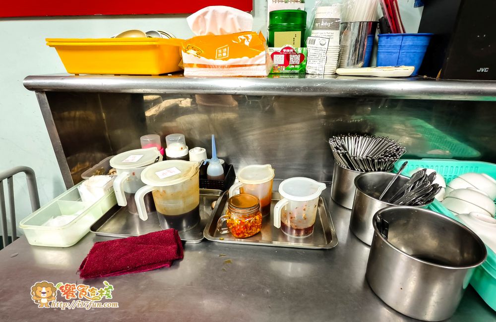 李記刀削麵蔥油餅│高雄隱藏版巷弄人氣小吃店，一天只營業 4 小時，低調卻總是滿滿人潮，讓人一訪成主顧