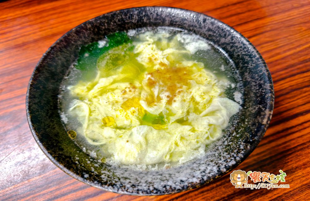 李記刀削麵蔥油餅│高雄隱藏版巷弄人氣小吃店，一天只營業 4 小時，低調卻總是滿滿人潮，讓人一訪成主顧
