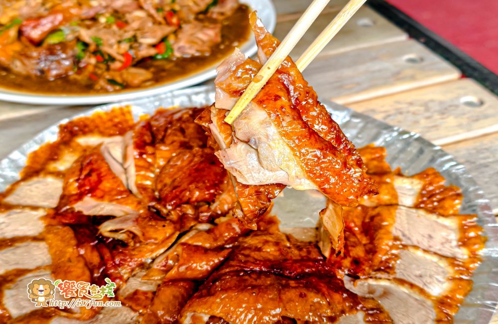 佳香北平烤鴨│高雄人氣烤鴨老店！在地人最愛的北平烤鴨，可一鴨三吃片鴨多汁、鹹酥香脆、炒骨入味，香氣迷人、令人回味無窮
