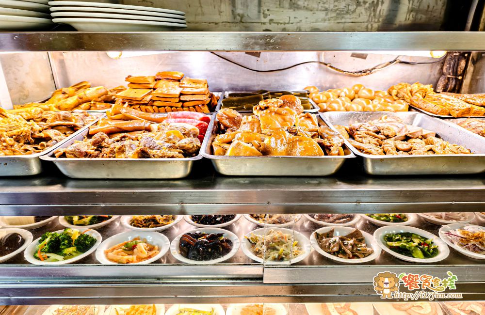 阿幕麵店│高雄人氣麵店！不走排隊名店路線，卻是在地人反覆回訪的口袋名單，滷味、小菜、麵食一次滿足