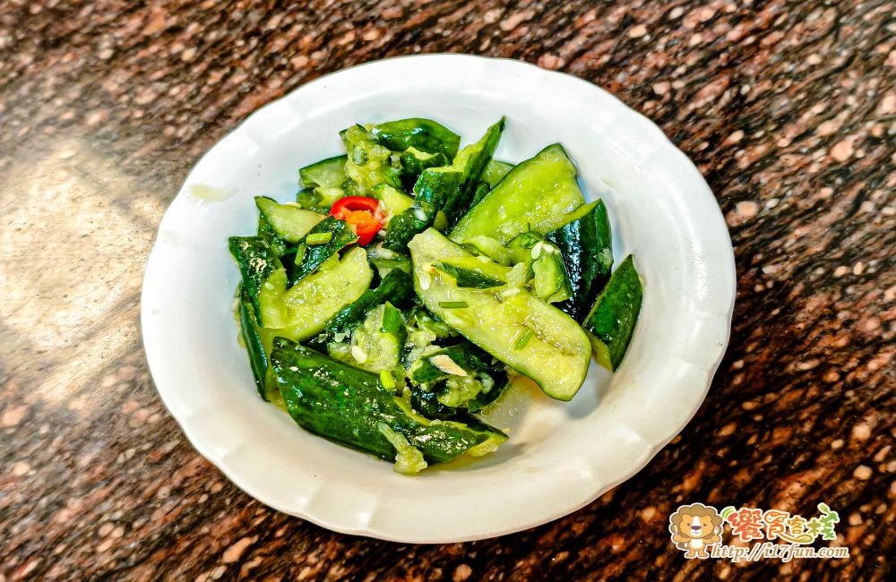 阿幕麵店│高雄人氣麵店！不走排隊名店路線，卻是在地人反覆回訪的口袋名單，滷味、小菜、麵食一次滿足