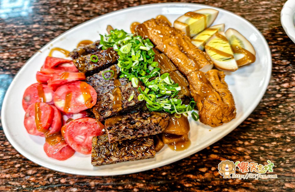 阿幕麵店│高雄人氣麵店！不走排隊名店路線，卻是在地人反覆回訪的口袋名單，滷味、小菜、麵食一次滿足