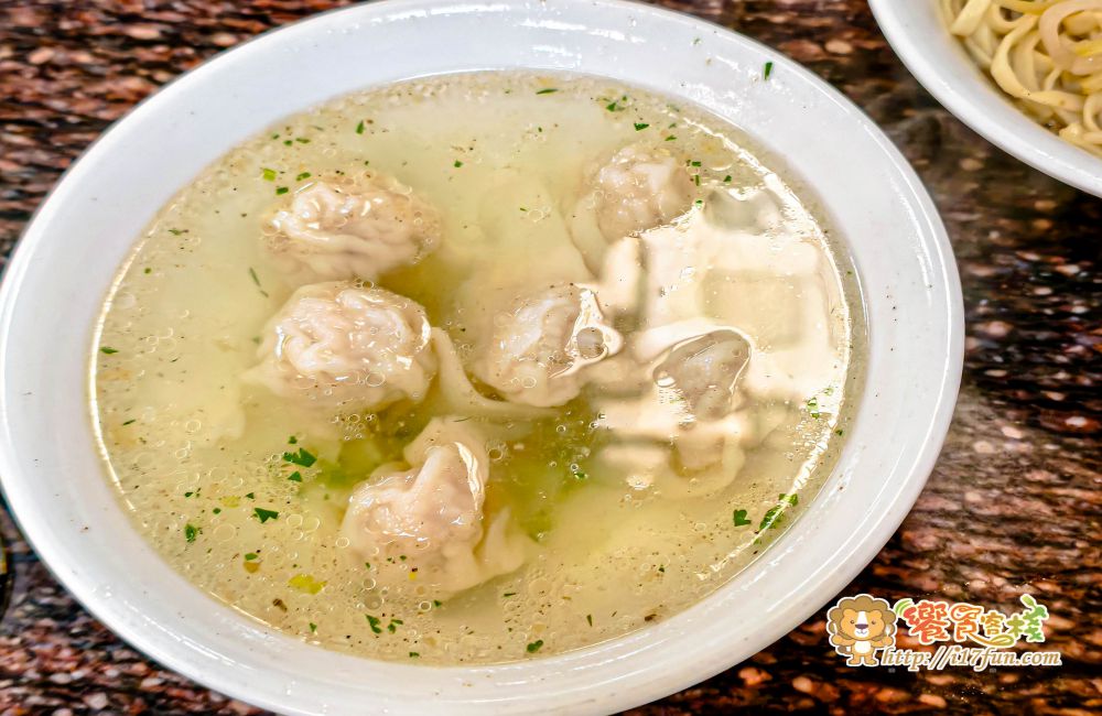 阿幕麵店│高雄人氣麵店！不走排隊名店路線，卻是在地人反覆回訪的口袋名單，滷味、小菜、麵食一次滿足