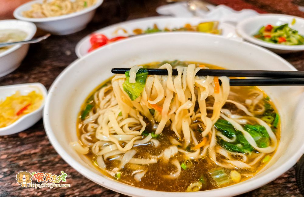 阿幕麵店│高雄人氣麵店！不走排隊名店路線，卻是在地人反覆回訪的口袋名單，滷味、小菜、麵食一次滿足
