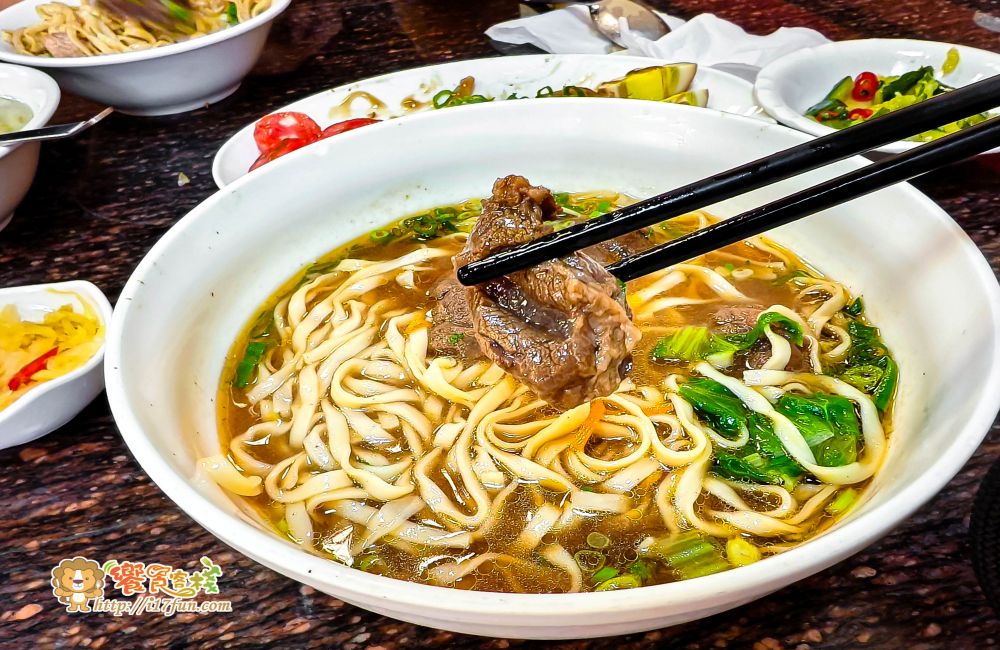 阿幕麵店│高雄人氣麵店！不走排隊名店路線，卻是在地人反覆回訪的口袋名單，滷味、小菜、麵食一次滿足