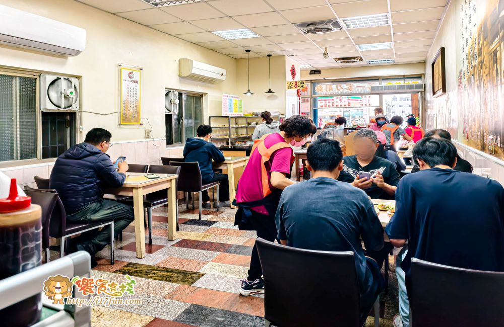 余第一家刀削麵│高雄超過50年的老字號麵店！在地人從小吃到大、餵飽無數海軍官兵的刀削麵店
