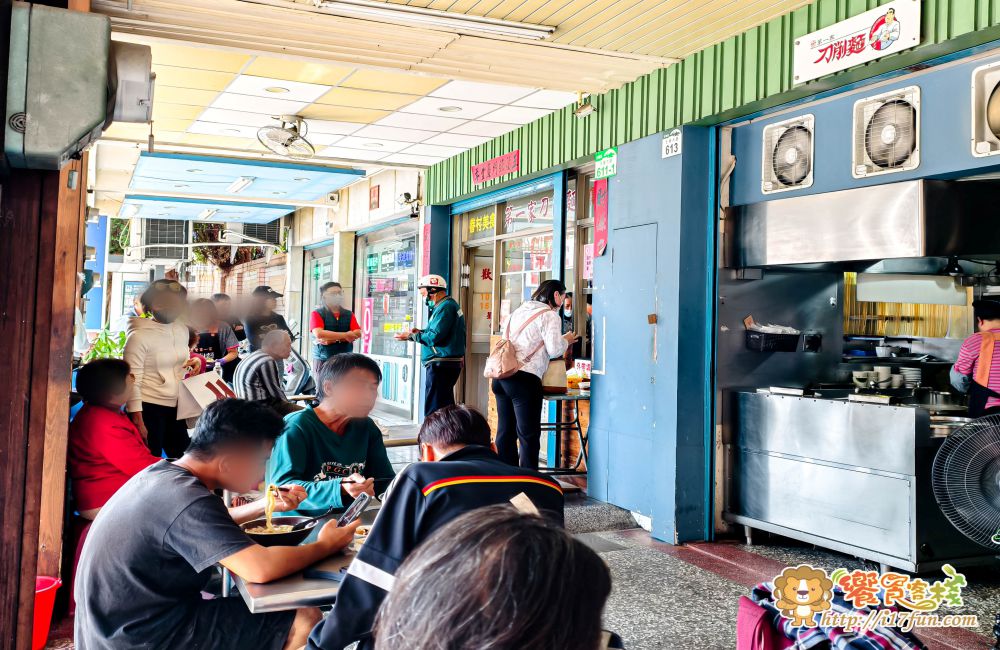 余第一家刀削麵│高雄超過50年的老字號麵店！在地人從小吃到大、餵飽無數海軍官兵的刀削麵店