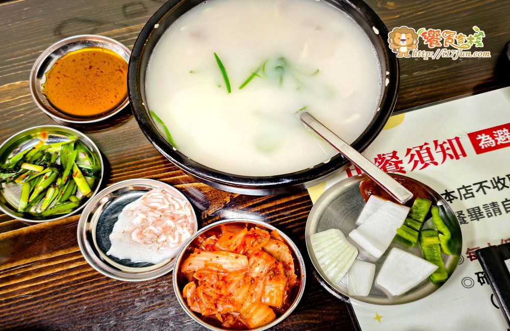 小月 釜山豬肉湯飯專賣店│高雄少見釜山風味!豬骨湯熬八小時,清爽不膩!每一口都能品味到濃郁甘甜的原汁原味 - 第15張圖 小月 釜山豬肉湯飯專賣店│高雄少見釜山風味!豬骨湯熬八小時,清爽不膩!每一口都能品味到濃郁甘甜的原汁原味