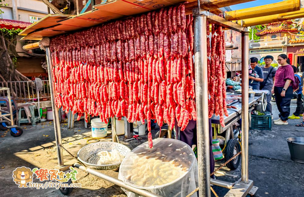 新大港大腸香腸│高雄經典老店！炭火香腸與糯米大腸傳承50年古早味小吃，還到營業時間就開始排隊