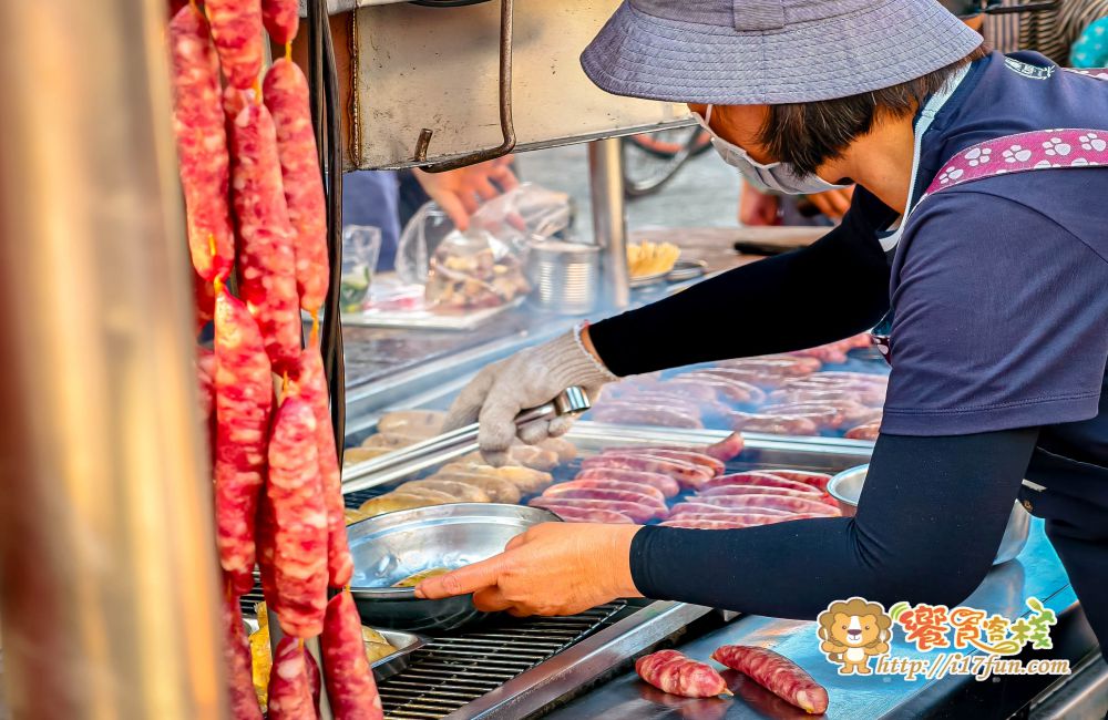 新大港大腸香腸│高雄經典老店！炭火香腸與糯米大腸傳承50年古早味小吃，還到營業時間就開始排隊