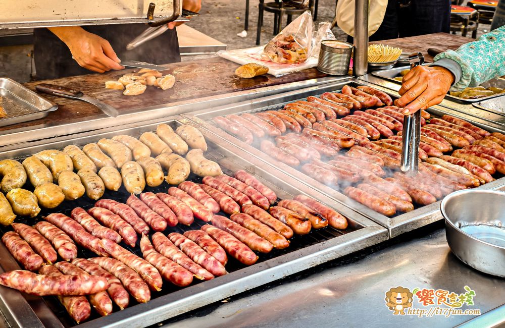 新大港大腸香腸│高雄經典老店！炭火香腸與糯米大腸傳承50年古早味小吃，還到營業時間就開始排隊